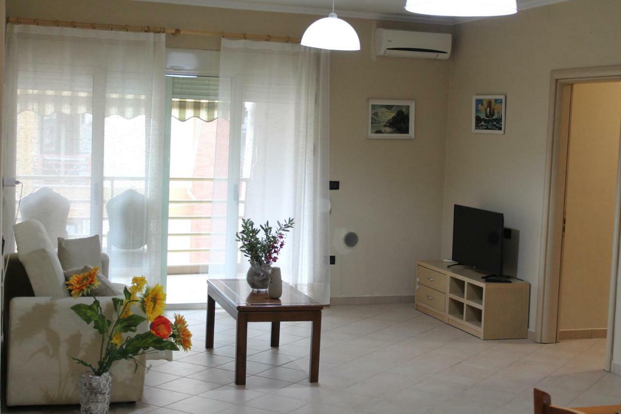 B&B Tirana Smile Bagian luar foto